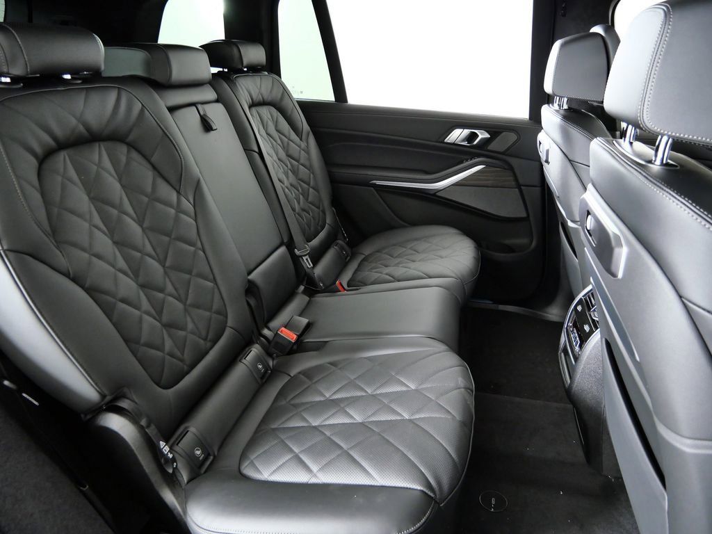 Thumbnail: 2026 BMW X7 - 29