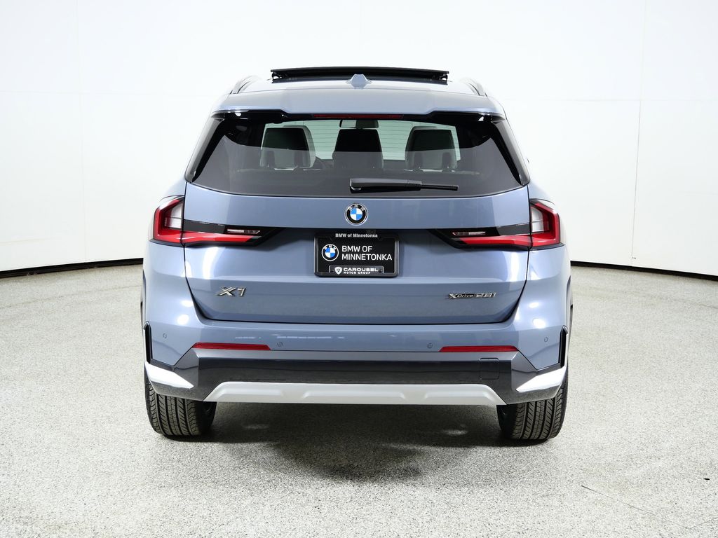 Thumbnail: 2026 BMW X1 - 10