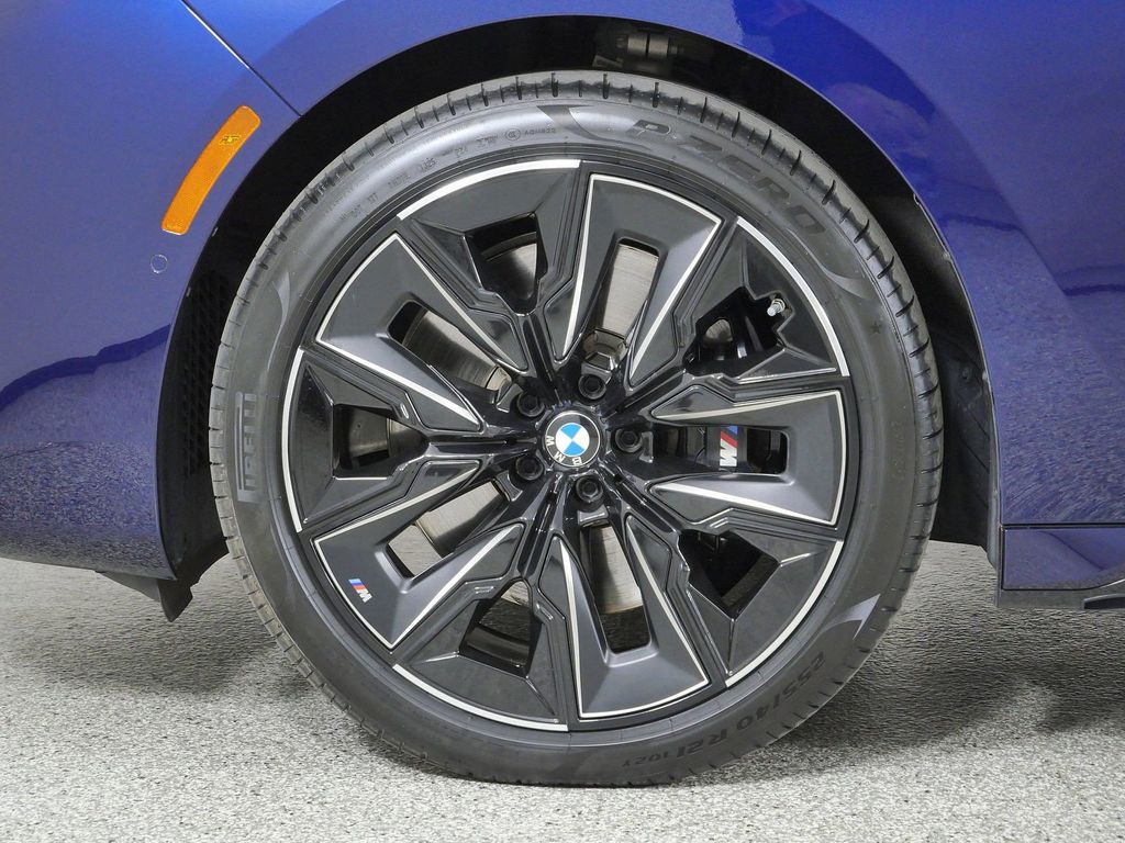 Thumbnail: 2023 BMW 7 Series - 20