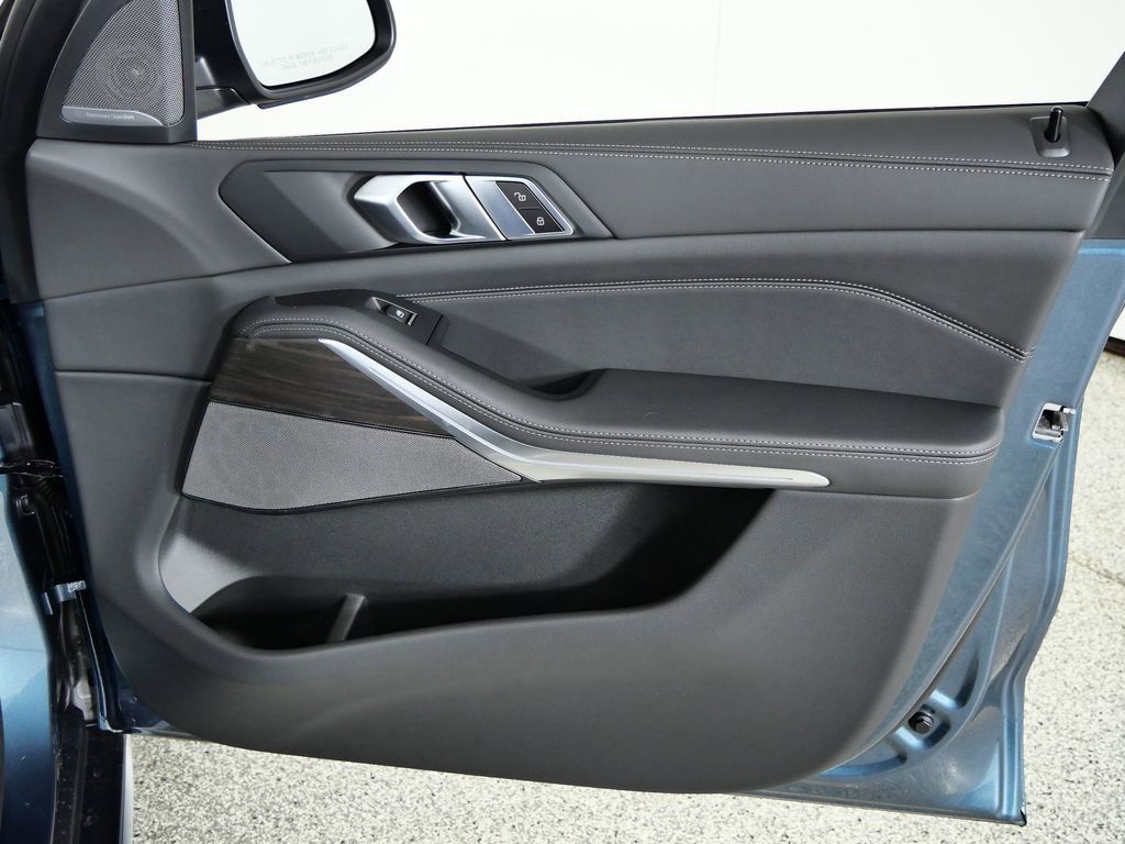 Thumbnail: 2026 BMW X5 - 21