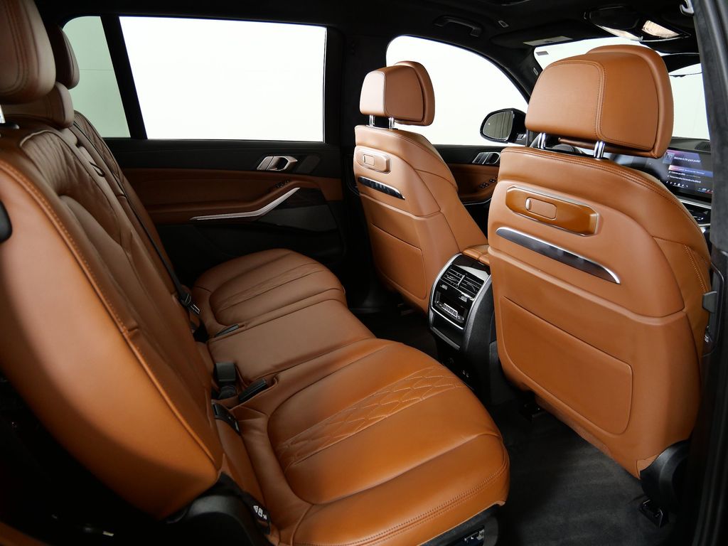 Thumbnail: 2026 BMW X7 - 26