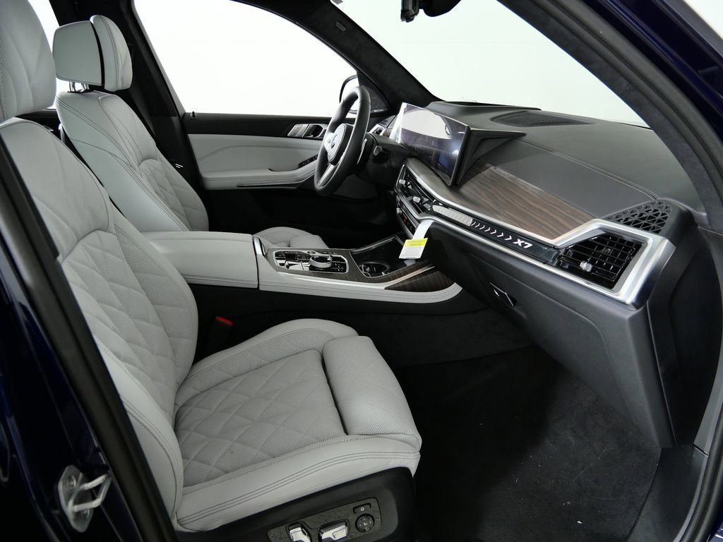 Thumbnail: 2026 BMW X7 - 22