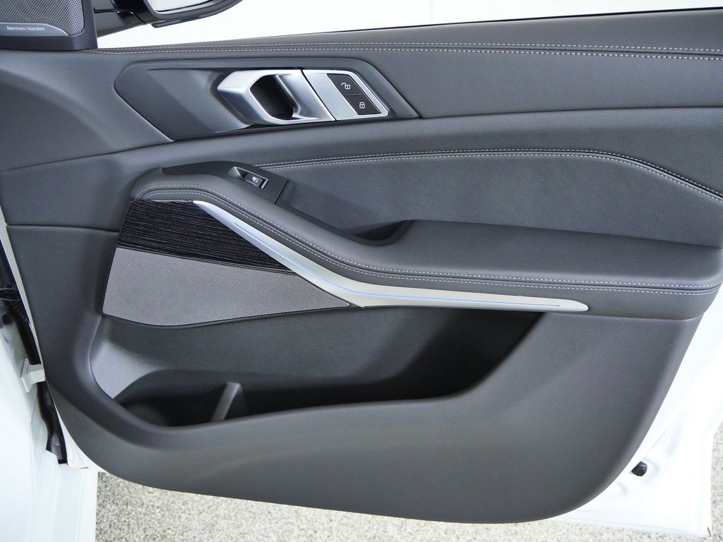 Thumbnail: 2026 BMW X5 - 22