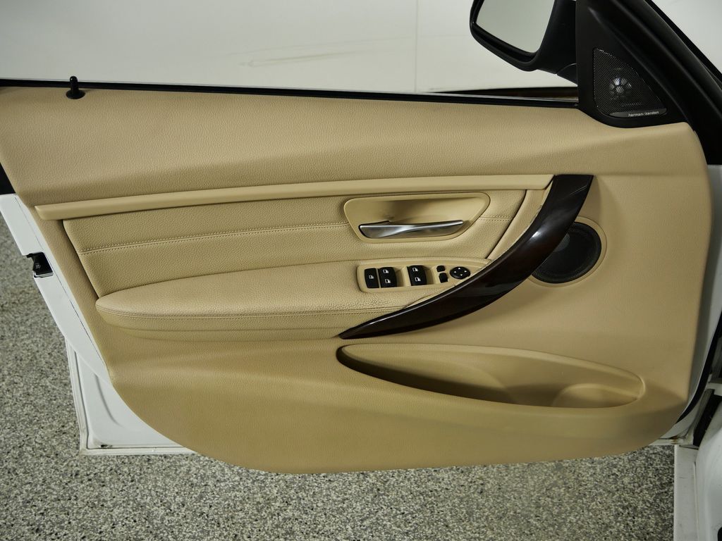 Thumbnail: 2015 BMW 3 Series - 33