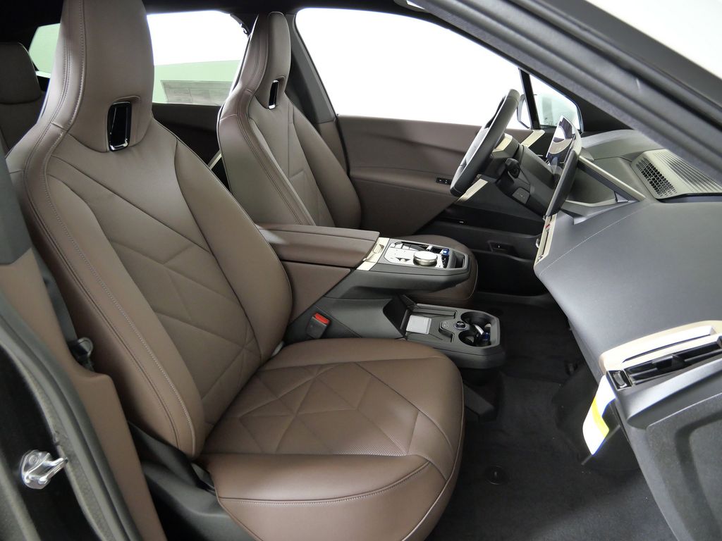 Thumbnail: 2026 BMW iX - 22