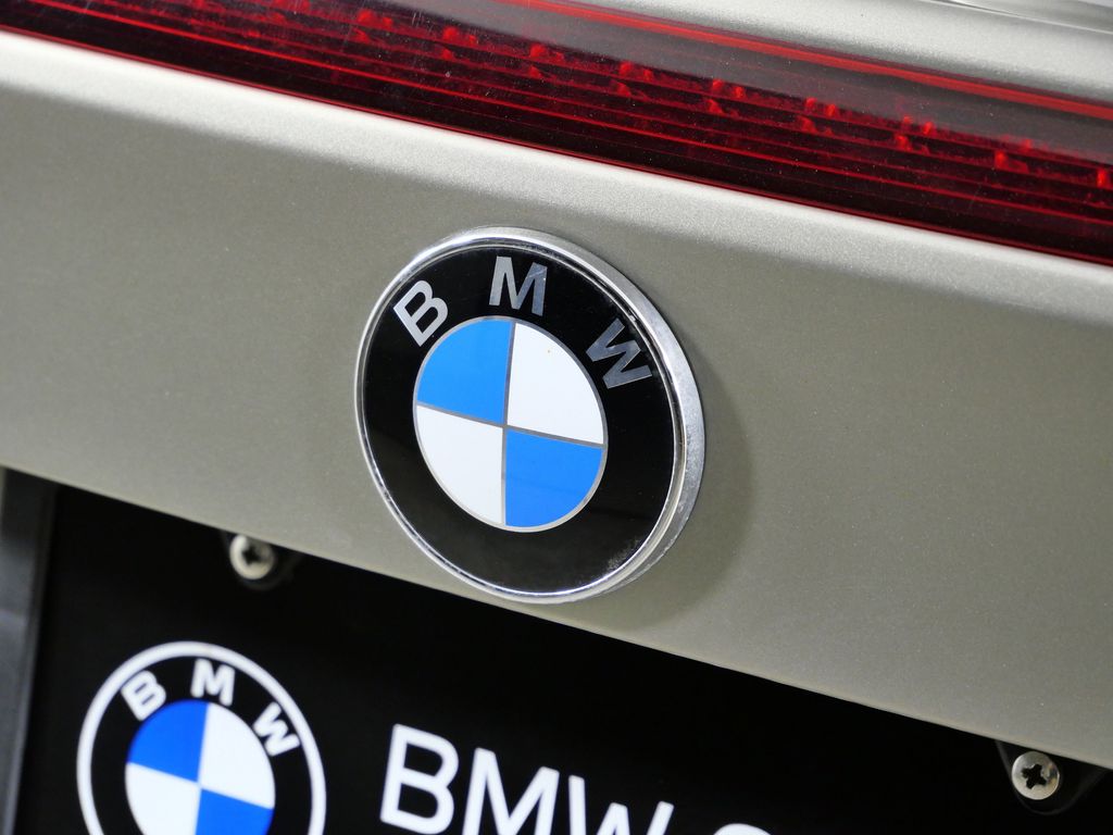 Thumbnail: 2011 BMW 3 Series - 11