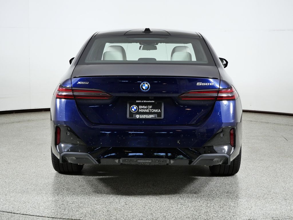 Thumbnail: 2026 BMW 5 Series - 10