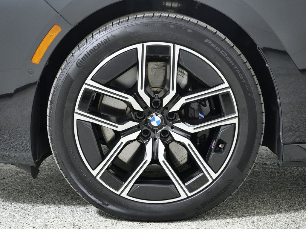 Thumbnail: 2023 BMW 7 Series - 21