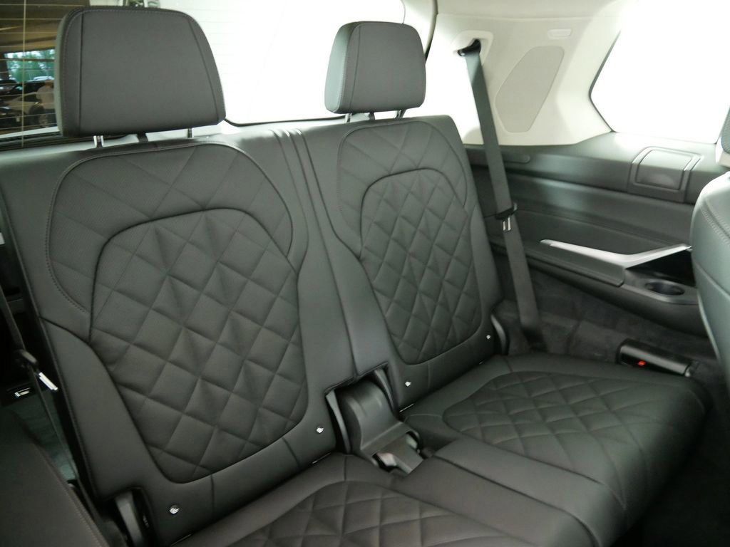 Thumbnail: 2026 BMW X7 - 29