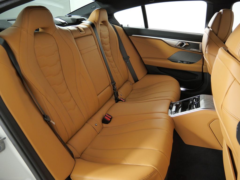 Thumbnail: 2026 BMW 8 Series - 26