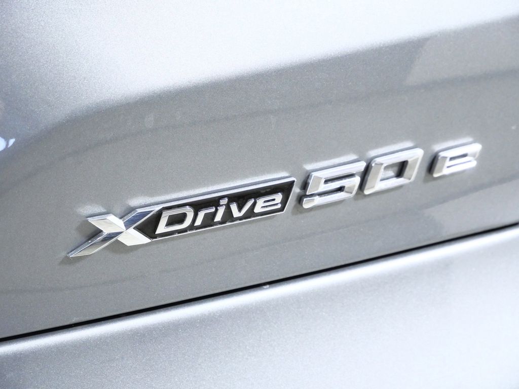 Thumbnail: 2026 BMW X5 - 12