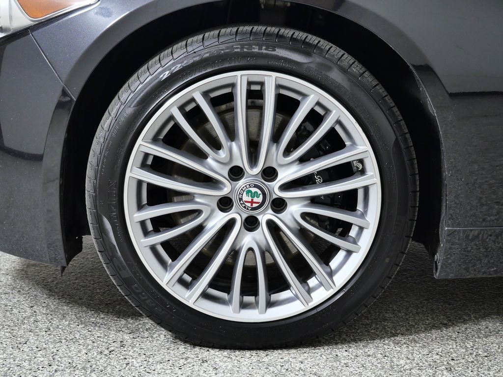 Thumbnail: 2017 Alfa Romeo Giulia - 18