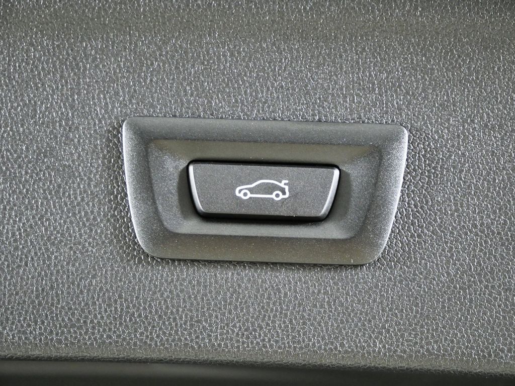 Thumbnail: 2026 BMW iX - 28