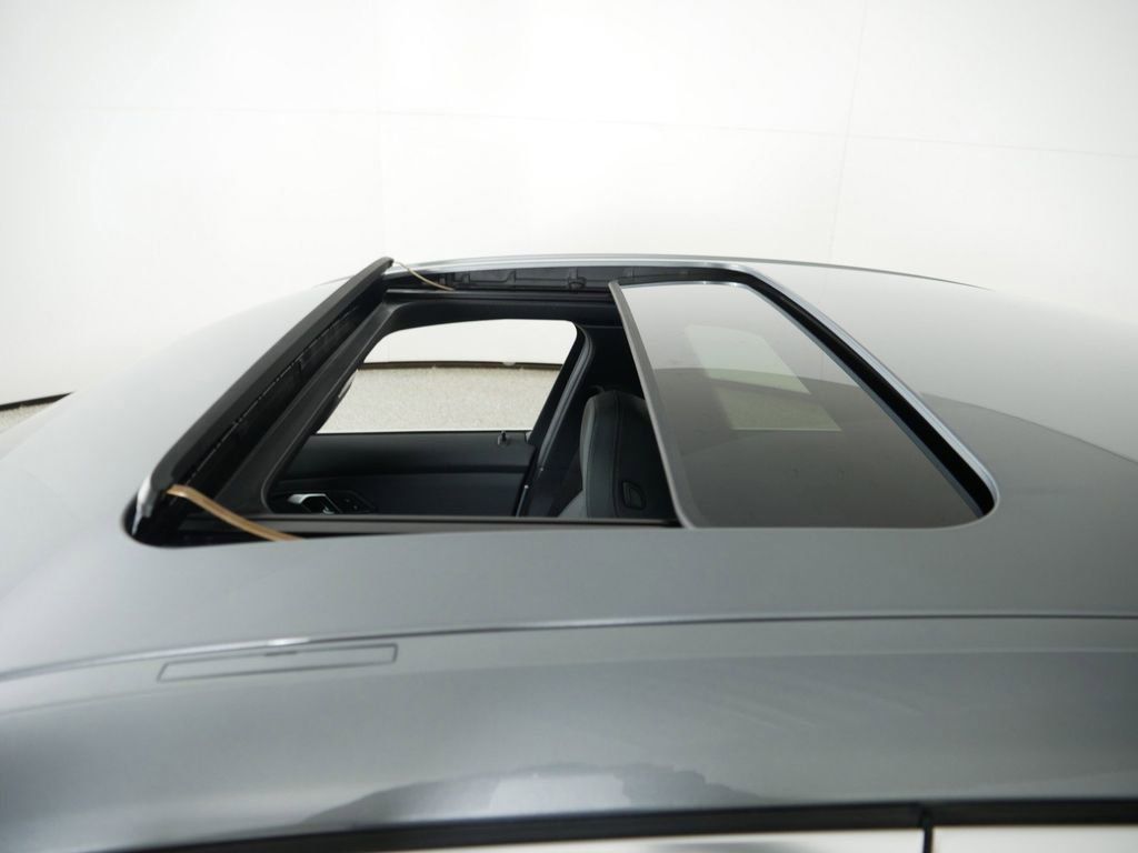 Thumbnail: 2025 BMW 3 Series - 21