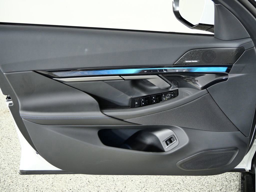 Thumbnail: 2026 BMW i5 - 32