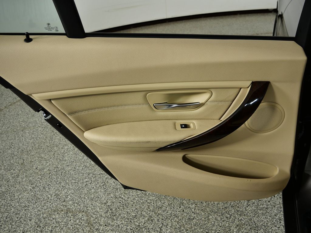 Thumbnail: 2015 BMW 3 Series - 29