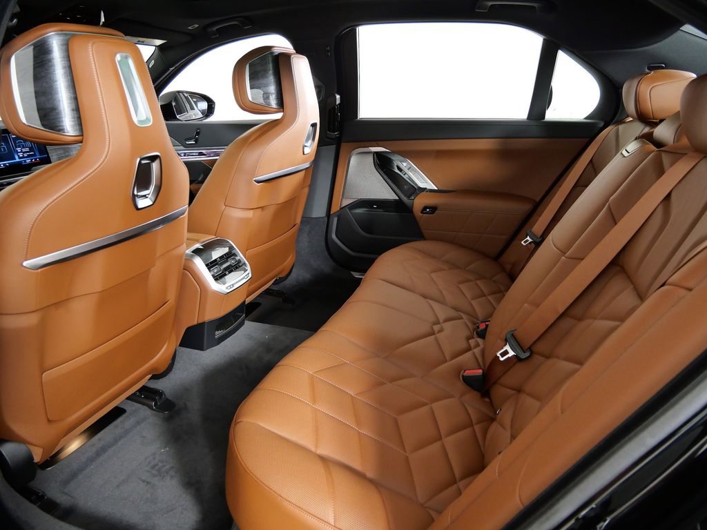 Thumbnail: 2026 BMW 7 Series - 31