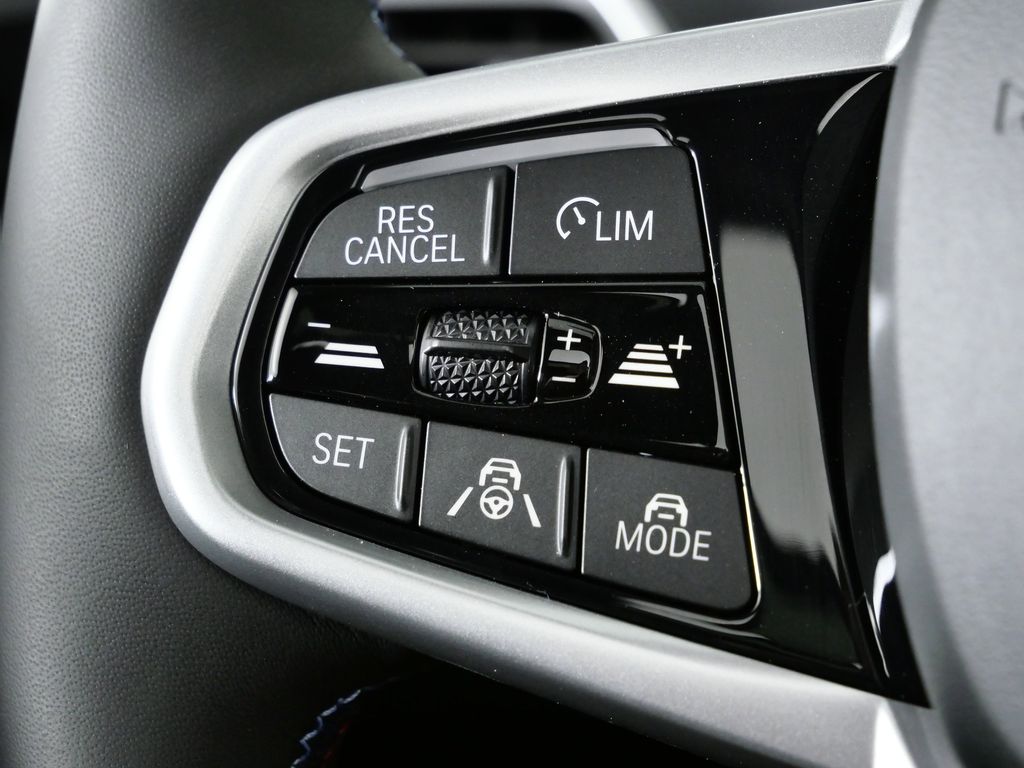 Thumbnail: 2026 BMW i4 - 40