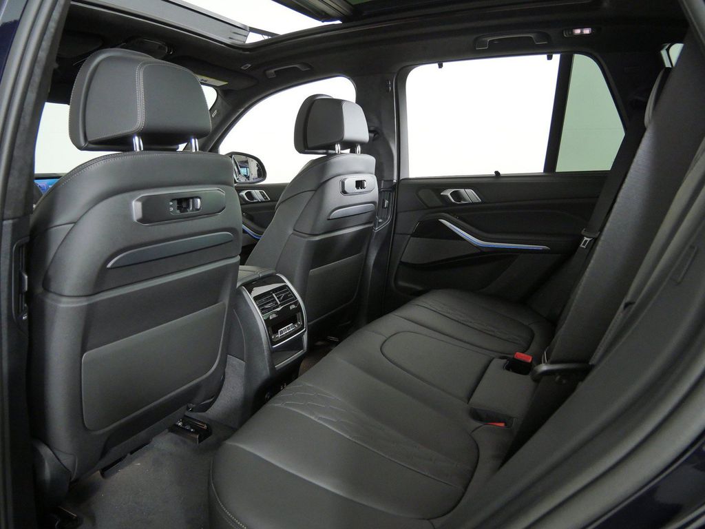 Thumbnail: 2026 BMW X5 - 32