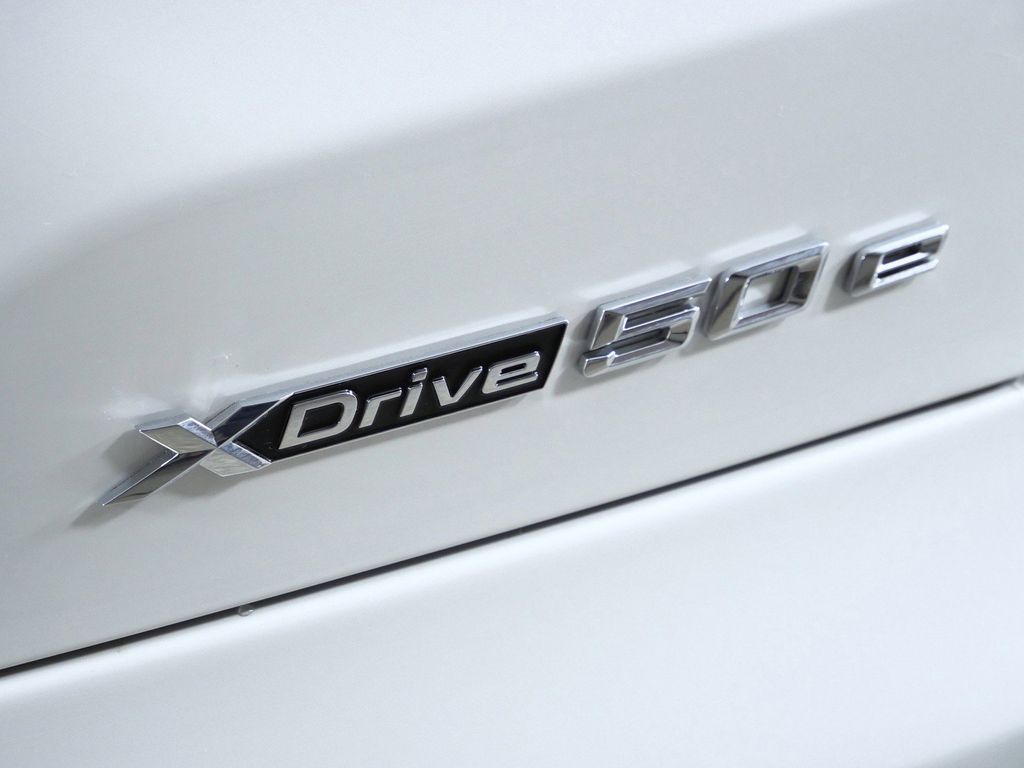 Thumbnail: 2026 BMW X5 - 12