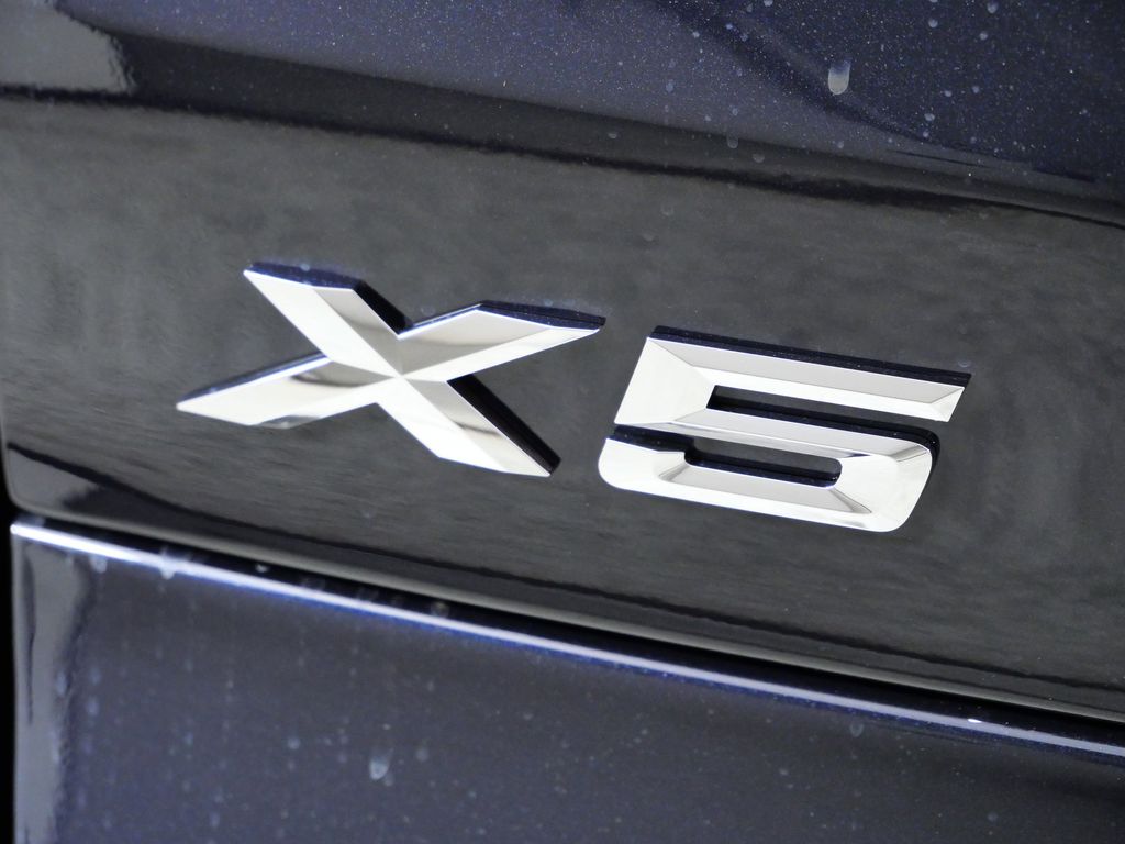 Thumbnail: 2026 BMW X5 - 13