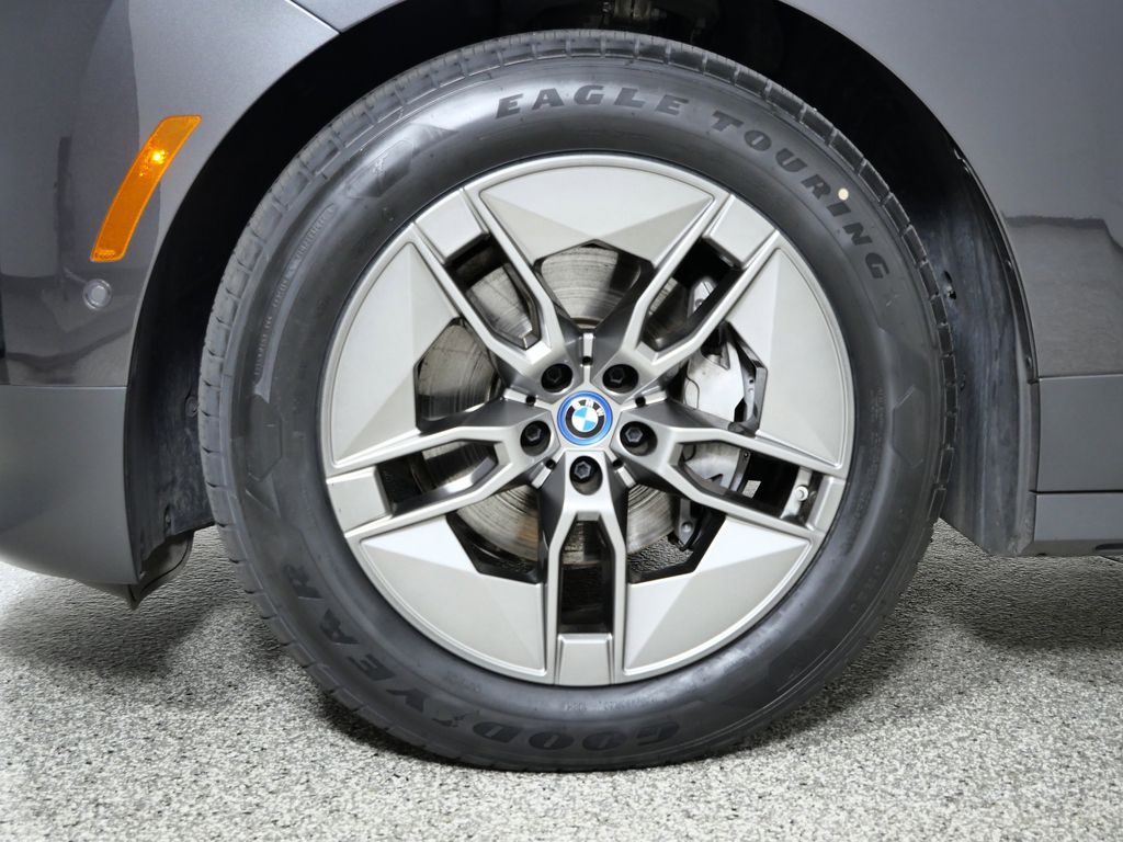 Thumbnail: 2022 BMW iX - 21