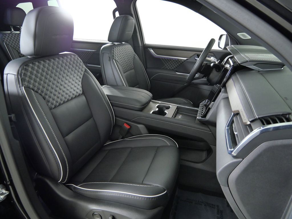 Thumbnail: 2025 GMC Acadia - 22