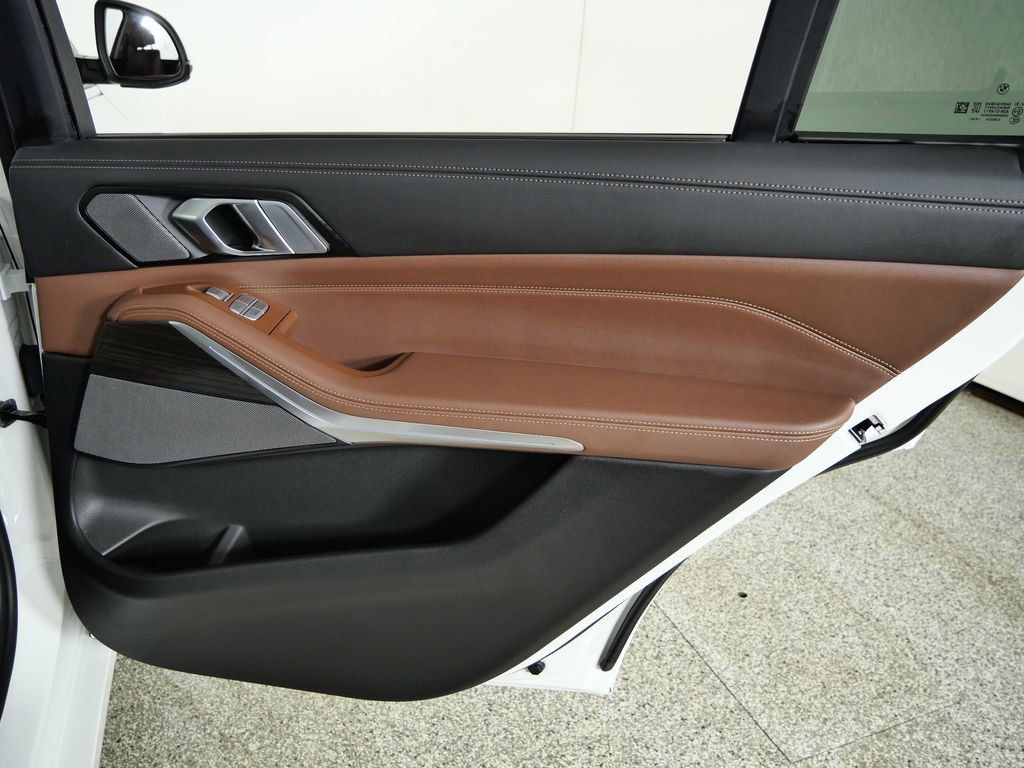 Thumbnail: 2026 BMW X7 - 27