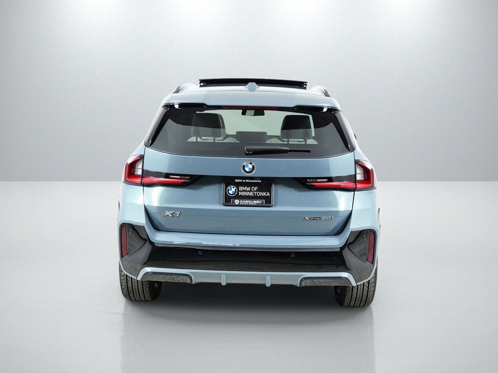 Thumbnail: 2026 BMW X1 - 10