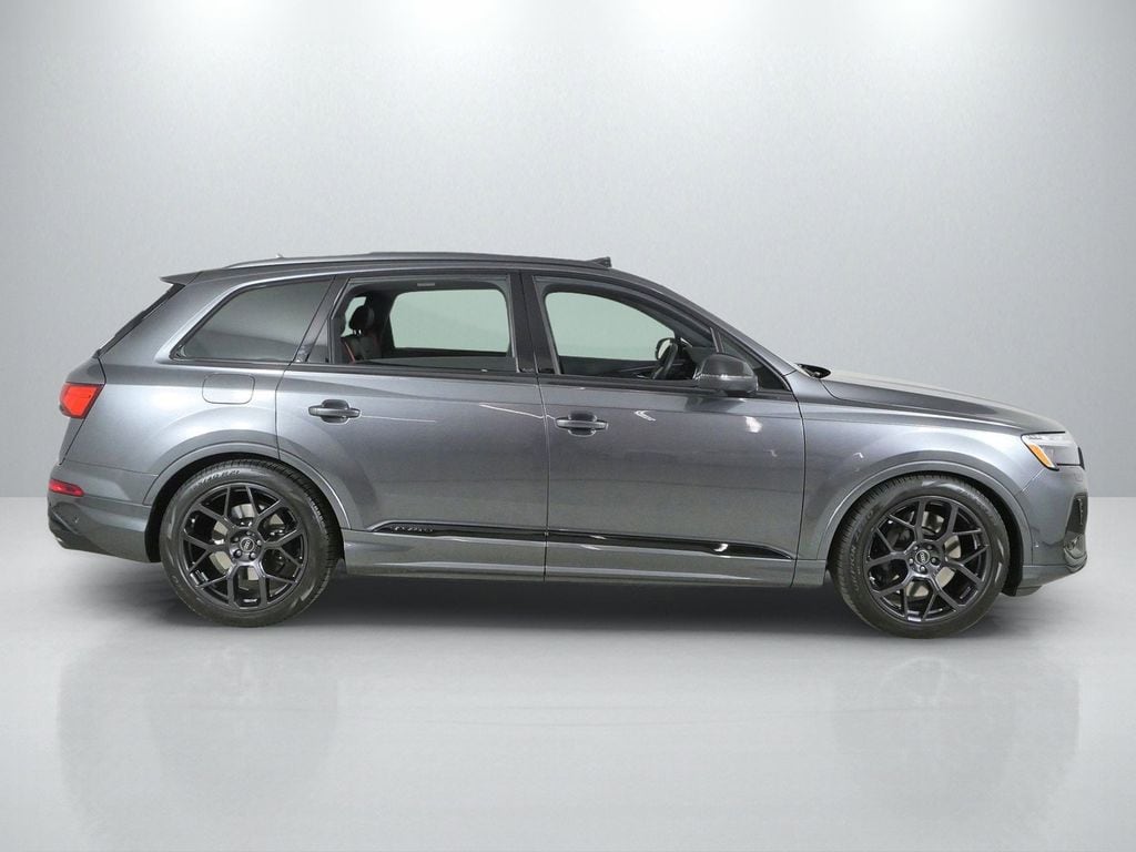 Thumbnail: 2025 Audi SQ7 - 8