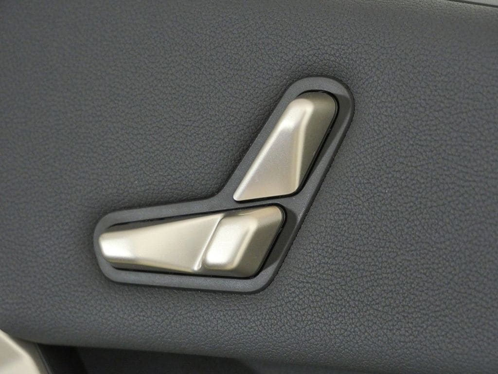 Thumbnail: 2023 BMW iX - 28