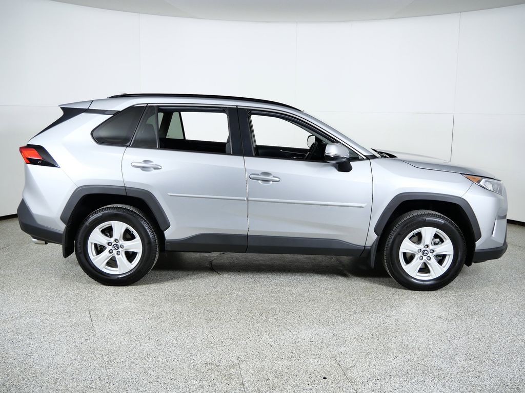 Thumbnail: 2021 Toyota RAV4 - 9