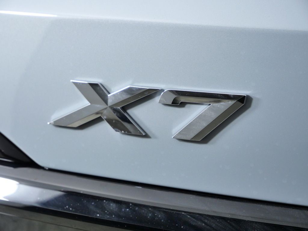 Thumbnail: 2026 BMW X7 - 13