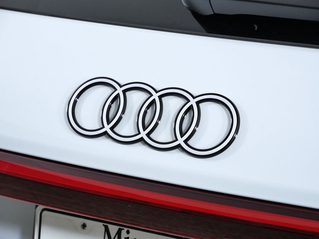 Thumbnail: 2025 Audi Q6 e-tron - 12