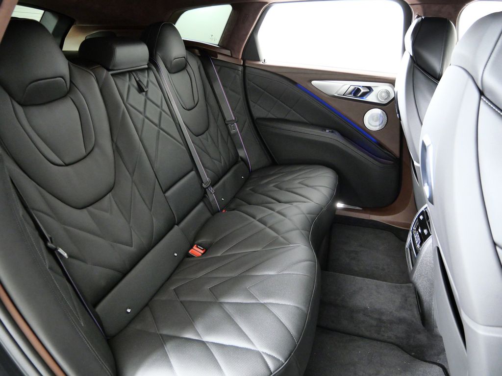 Thumbnail: 2026 BMW XM - 26