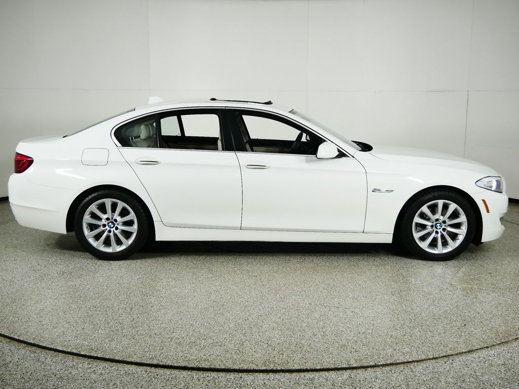Thumbnail: 2013 BMW 5 Series - 8