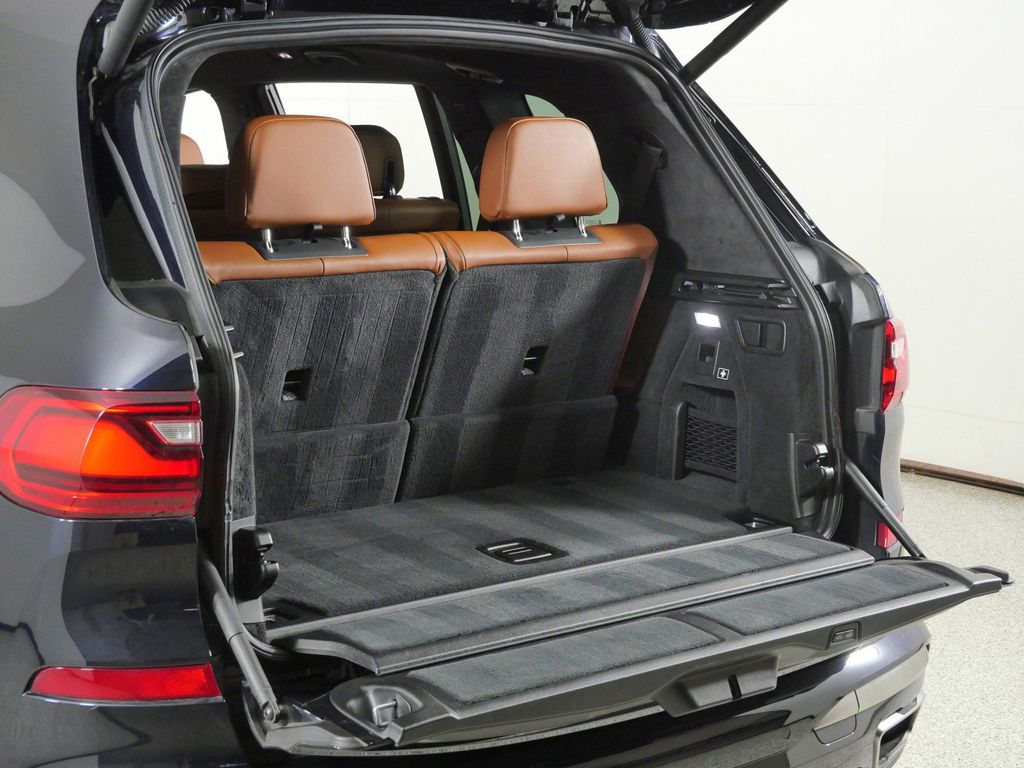 Thumbnail: 2021 BMW X7 - 30