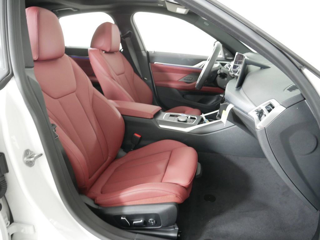 Thumbnail: 2025 BMW i4 - 23