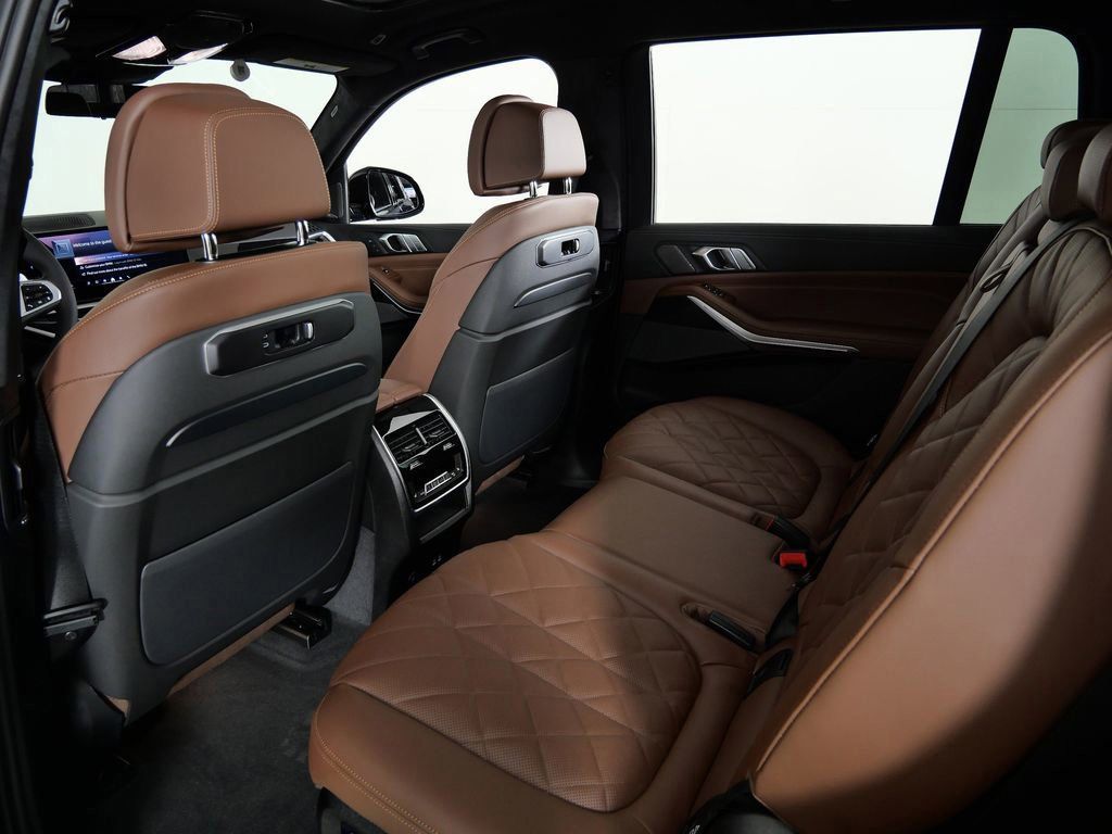 Thumbnail: 2026 BMW X7 - 35