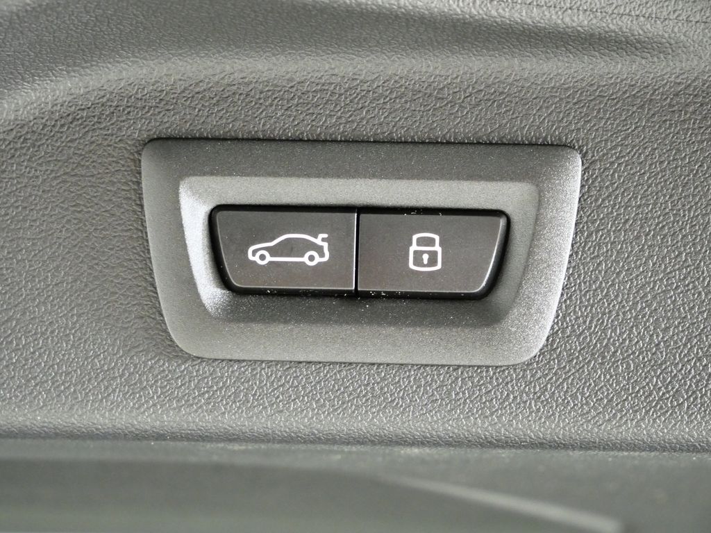 Thumbnail: 2026 BMW X7 - 30