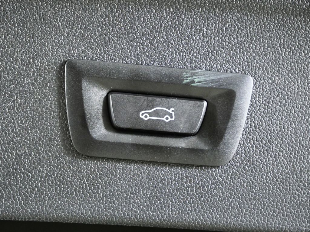 Thumbnail: 2025 BMW iX - 33