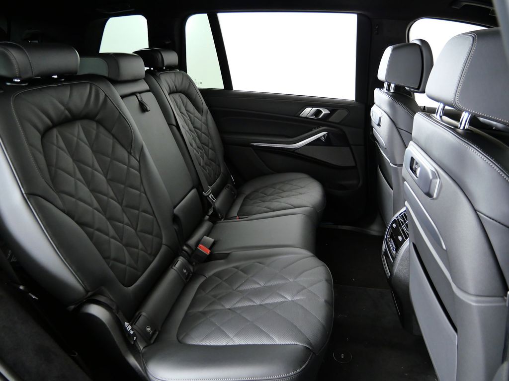 Thumbnail: 2026 BMW X7 - 27