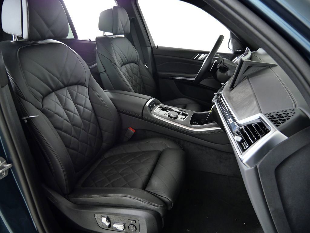 Thumbnail: 2026 BMW X5 - 23