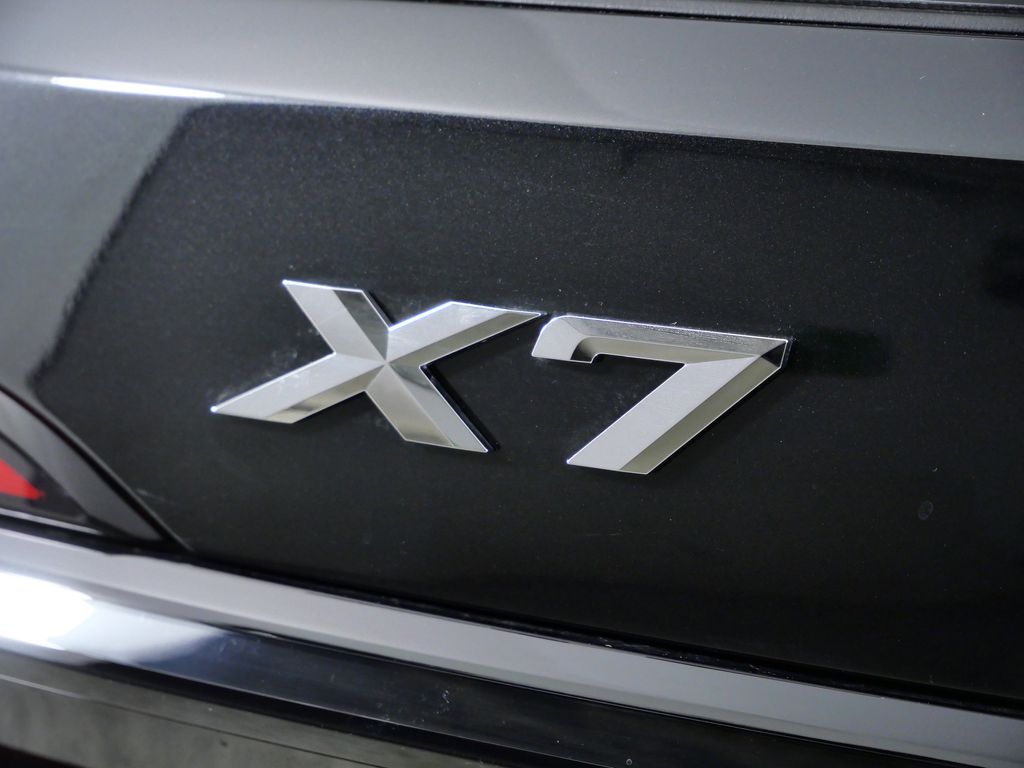 Thumbnail: 2026 BMW X7 - 13