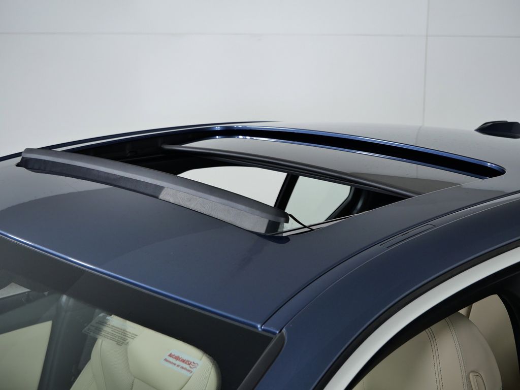 Thumbnail: 2026 BMW 3 Series - 18