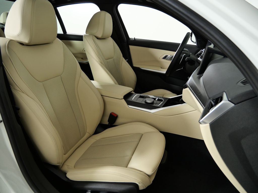 Thumbnail: 2023 BMW 3 Series - 26