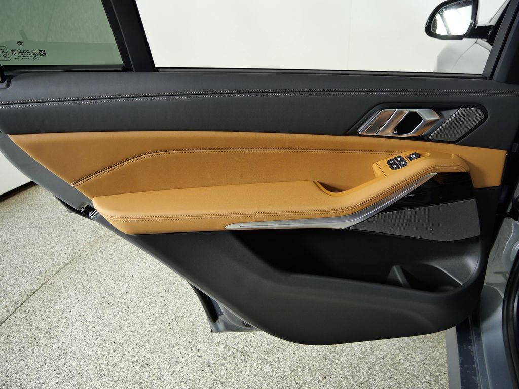 Thumbnail: 2026 BMW X7 - 35