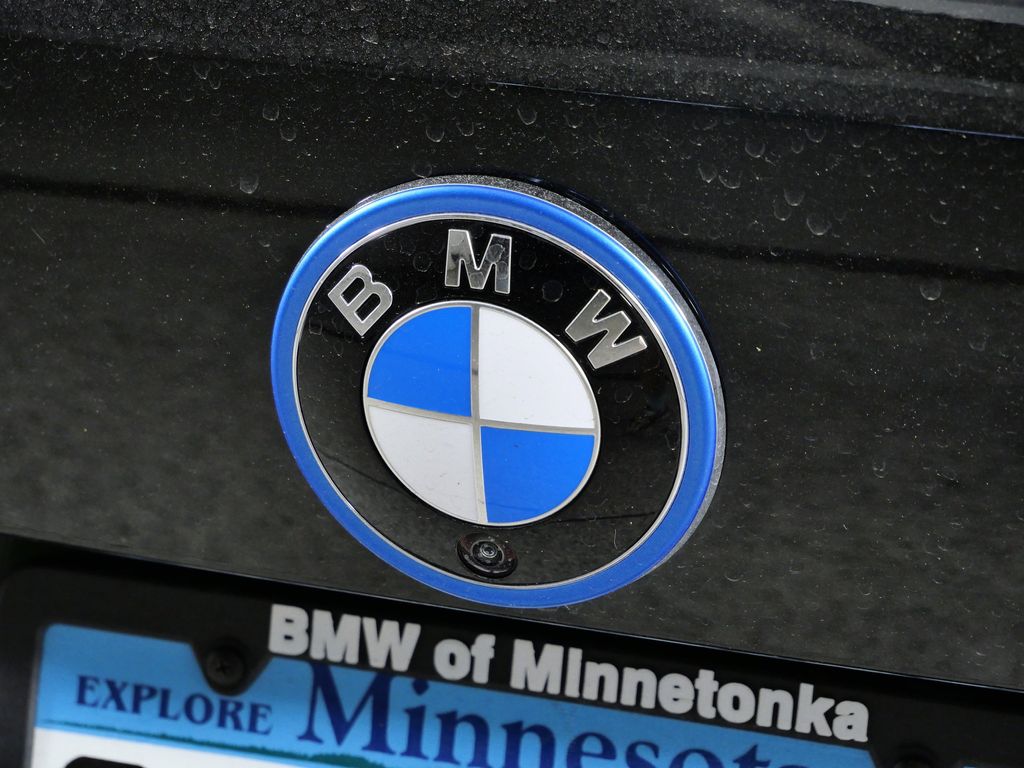 Thumbnail: 2025 BMW i4 - 12