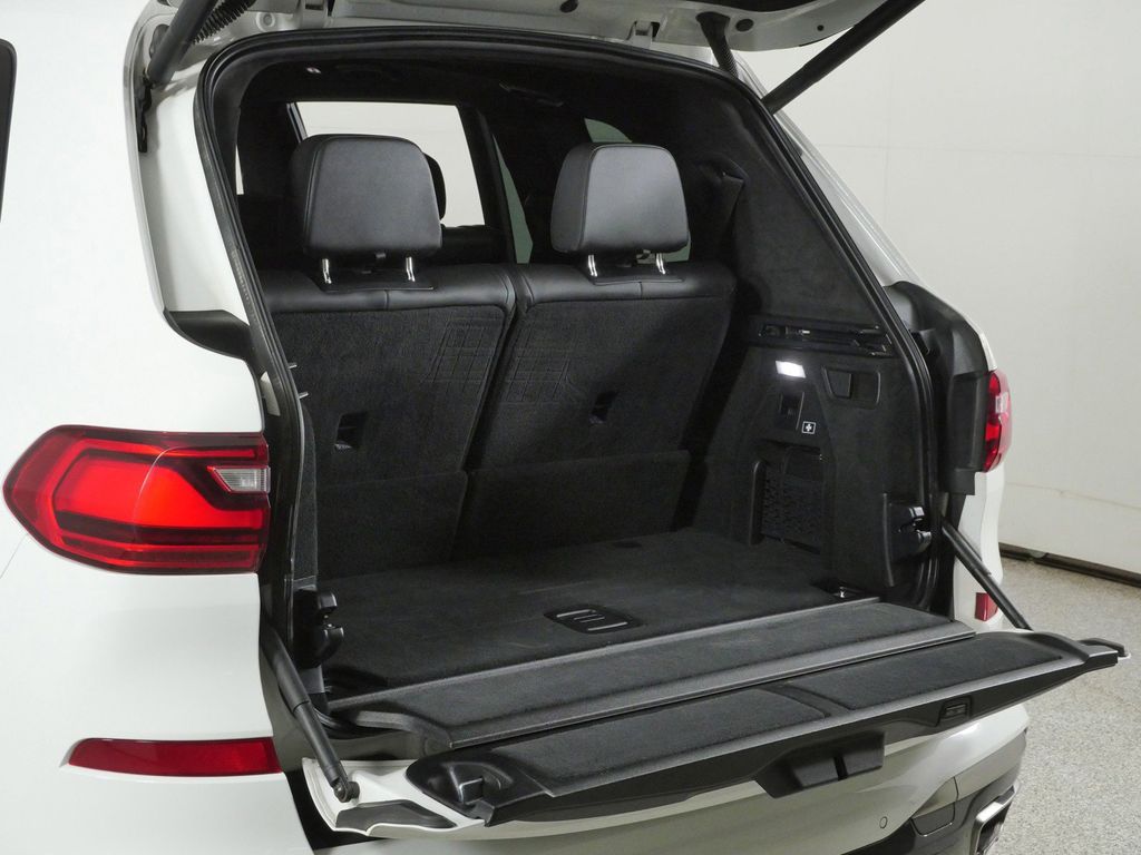 Thumbnail: 2022 BMW X7 - 30