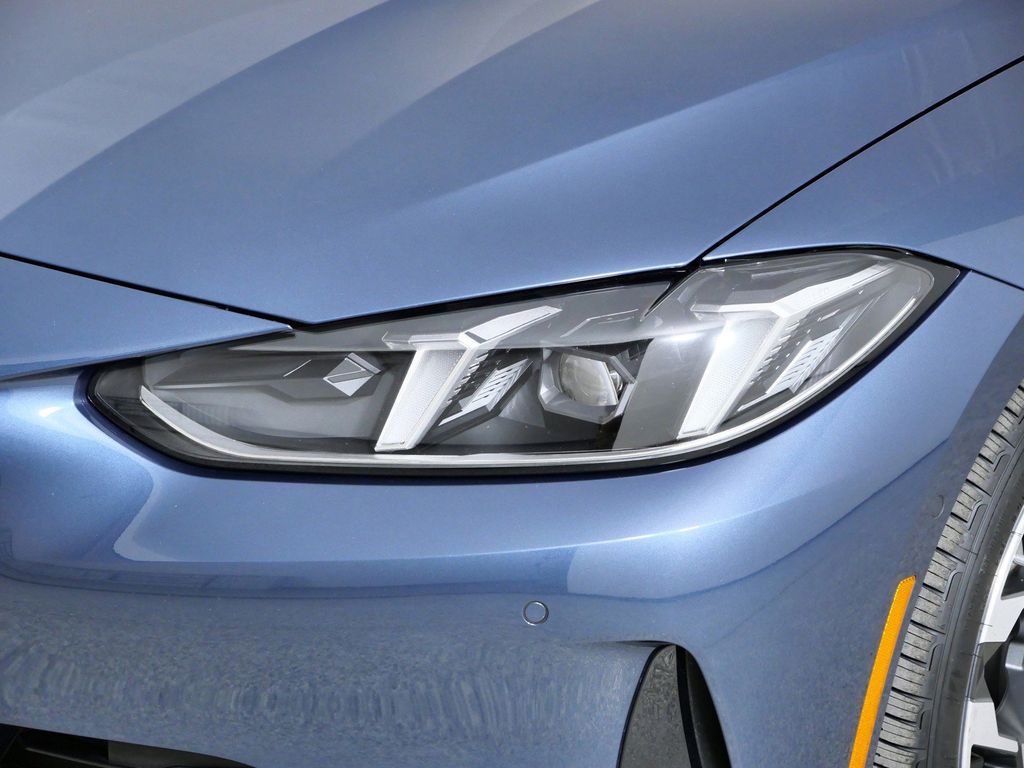 Thumbnail: 2025 BMW 4 Series - 4